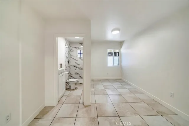 $2,000 | 6735 Elmer Avenue, Unit 8, North Hollywood, CA 91606