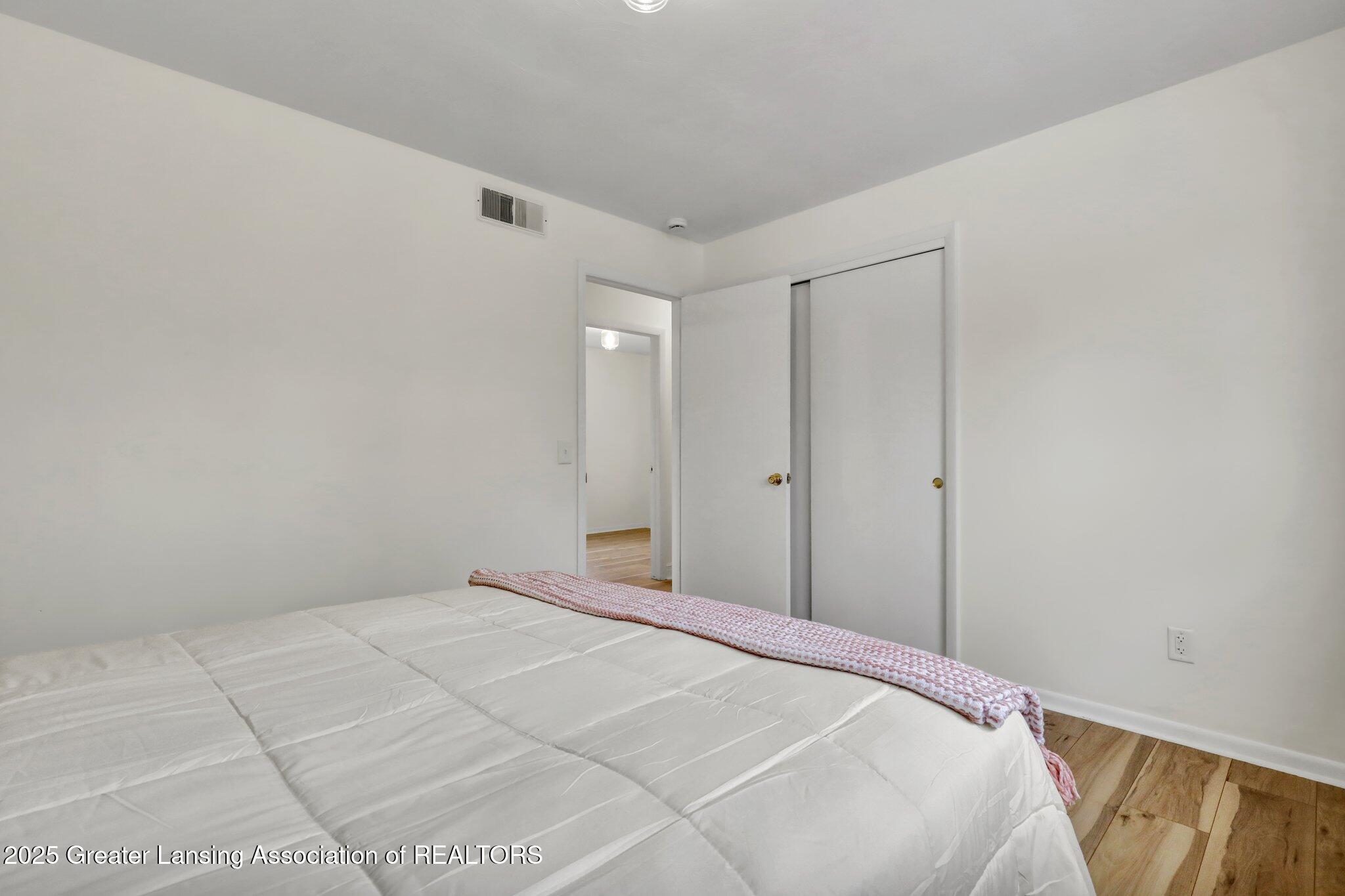 5120 Wexford Road Lansing, MI 48911 - Photo 7 of 29 6-web-or-mls-Open Ended Media-6
