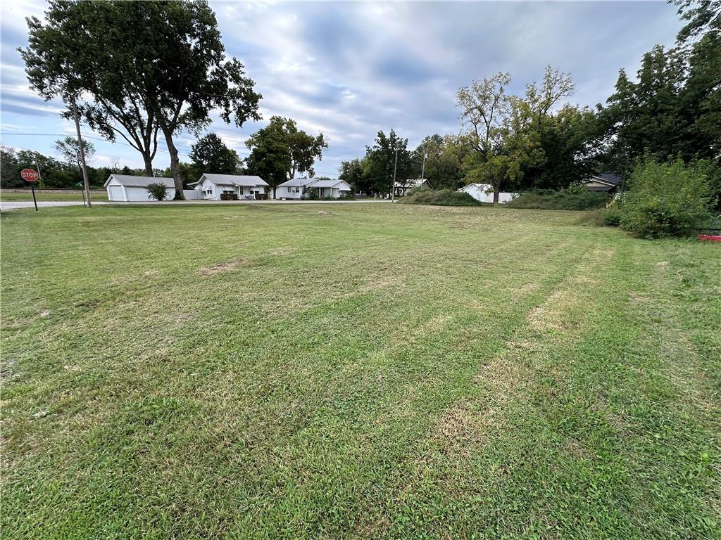 408 12th Street Pleasanton, KS 66075 - Photo 3 of 5