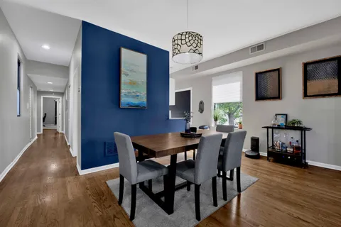 $599,000 | 1712 West Wilson Avenue, Unit 3E, Chicago, IL 60640