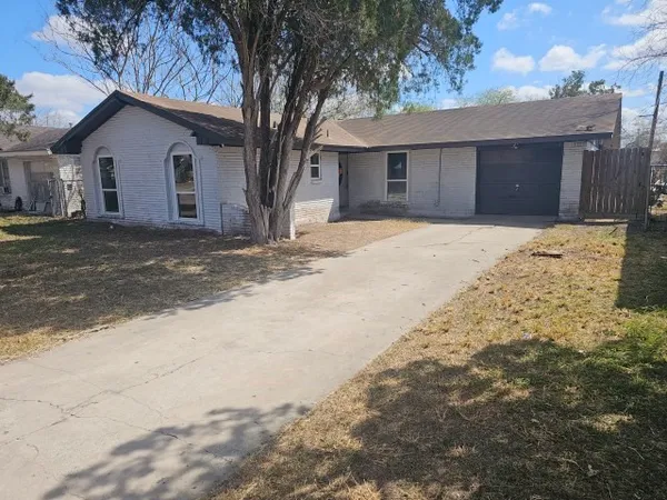 $109,900 | 644 West Ligustrum Boulevard, Robstown, TX 78380
