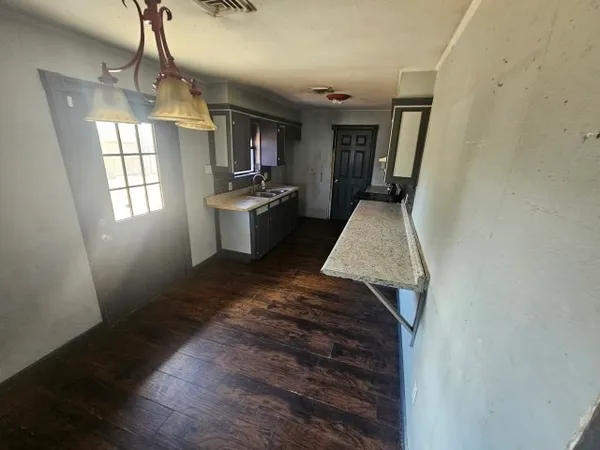 a view of entryway and kitchen