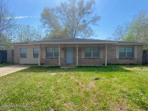 $1,300 | 106 Arthur Court, Gulfport, MS 39503