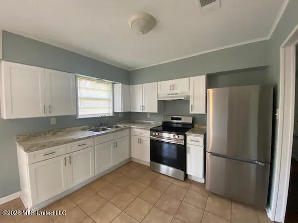 $1,300 | 106 Arthur Court, Gulfport, MS 39503