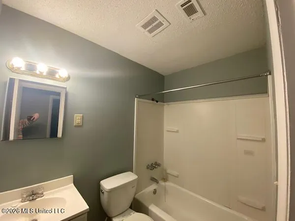 $1,300 | 106 Arthur Court, Gulfport, MS 39503