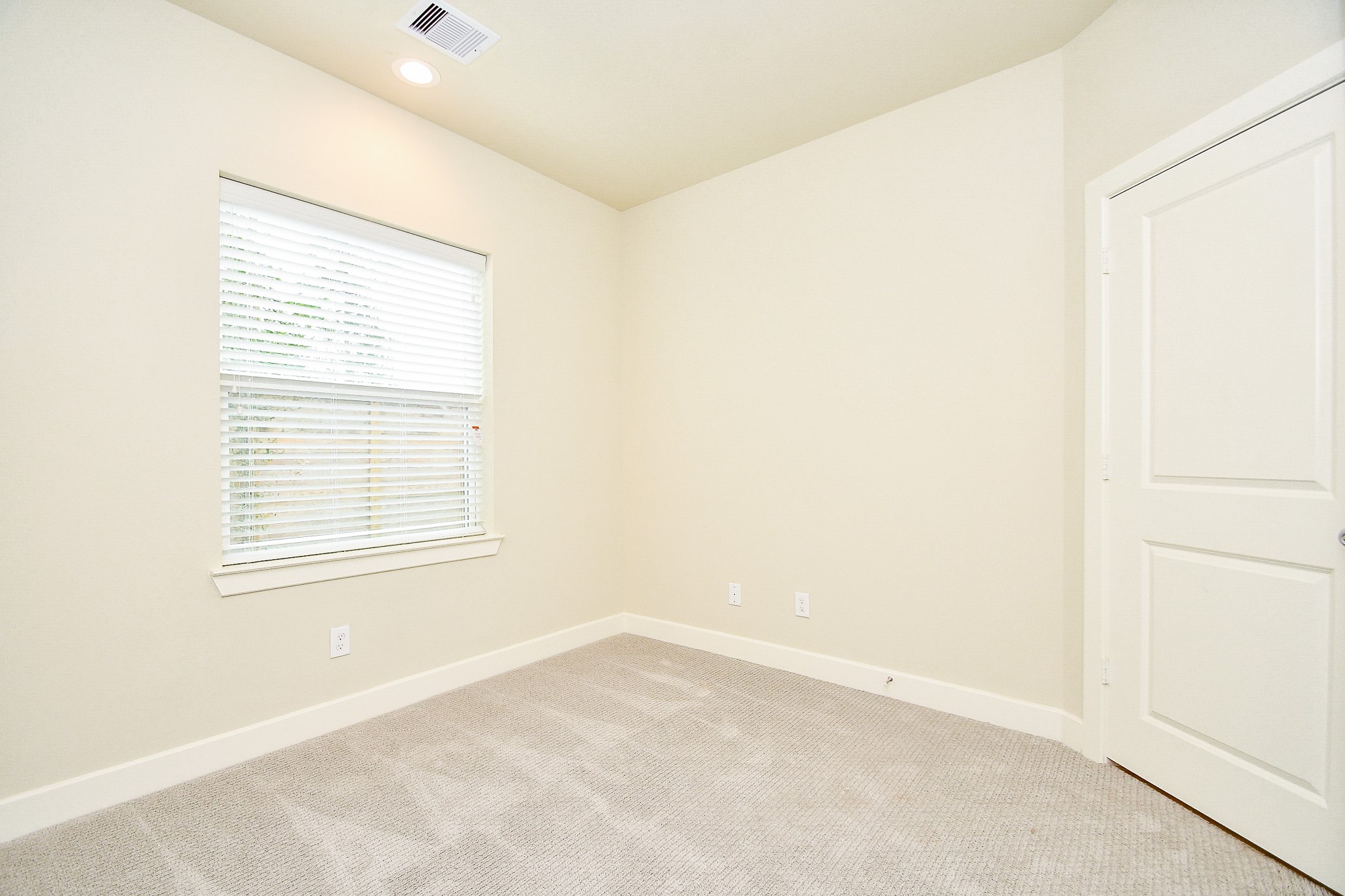 2307 Warhol Way Houston, TX 77091 - Photo 5 of 31