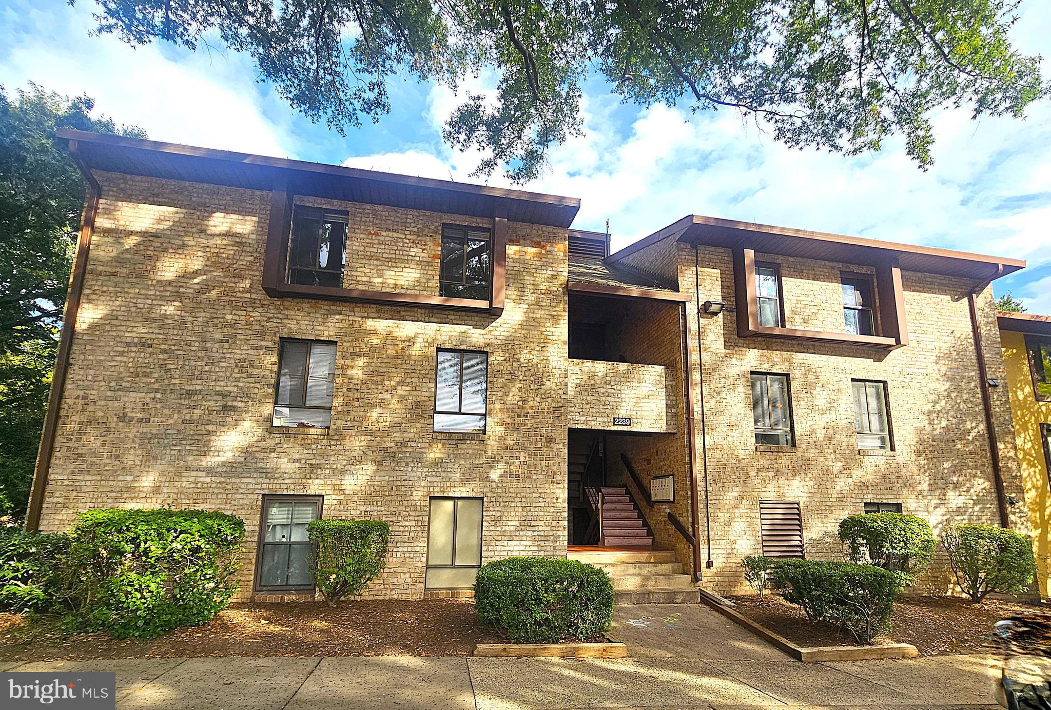 2239 Castle Rock Square, Unit 21C Reston, VA 20191 - Photo 29 of 30 a front view of a building