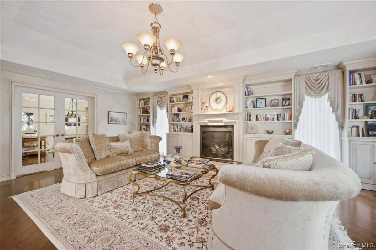 33 Meadowfarm Road East Islip, NY 11730 - Photo 5 of 41