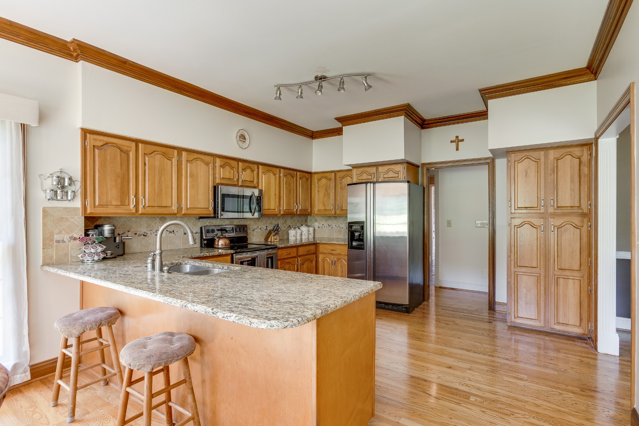 1111 Temple Ridge Court Nashville, TN 37221 - Photo 18 of 46 a kitchen with stainless steel appliances granite countertop a refrigerator a stove and a sink with wooden floor