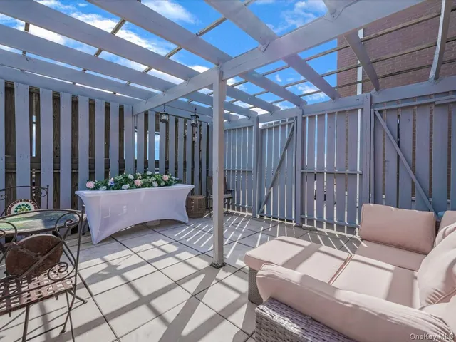 $575,000 | 358 Grove Street, Unit 2E | Bushwick