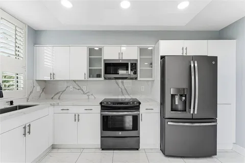 $849,000 | 610 West Las Olas Boulevard, Unit 517, Fort Lauderdale, FL 33312