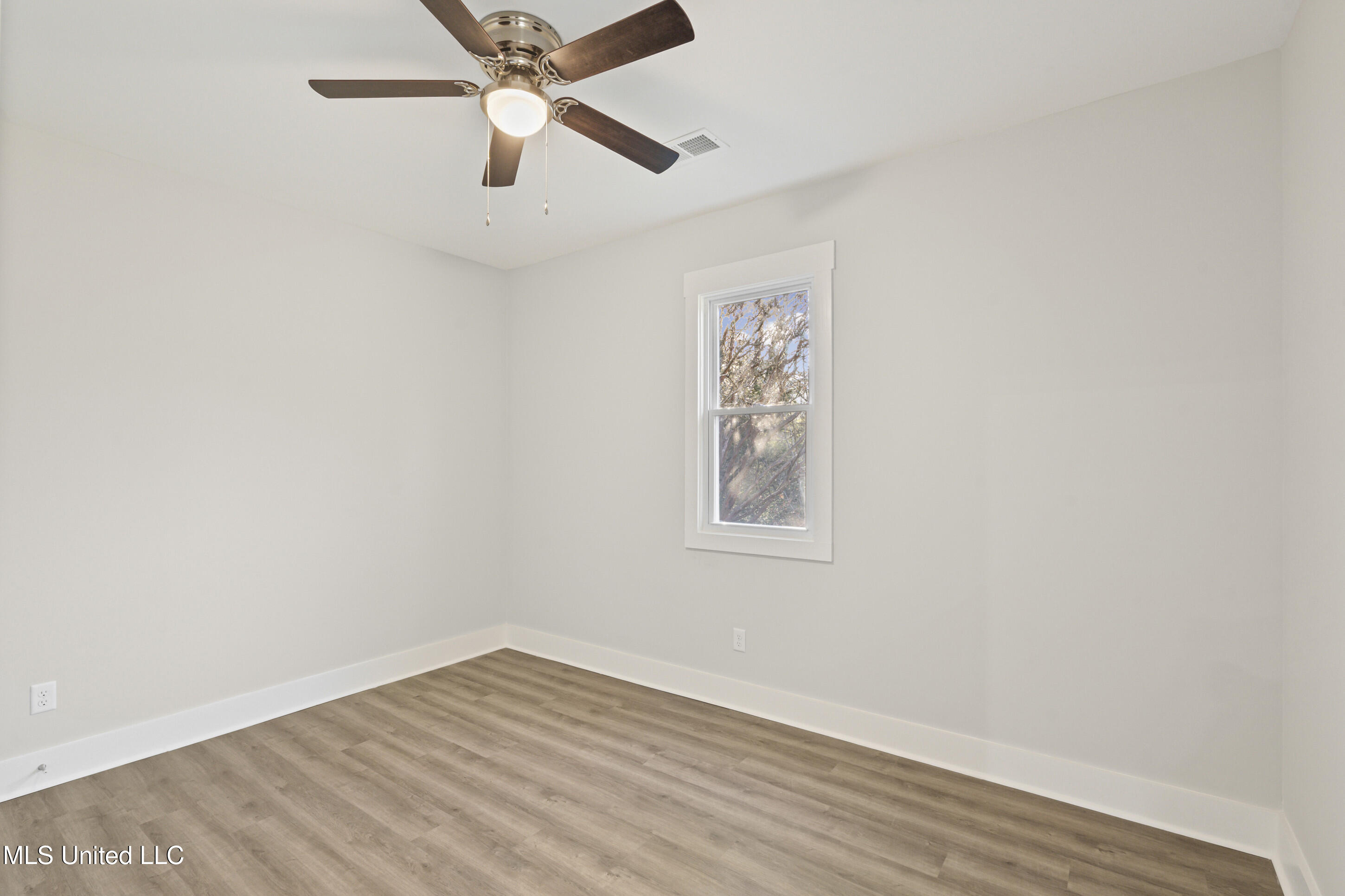 147 Crockett Road Senatobia, MS 38668 - Photo 15 of 22 Bedroom 2