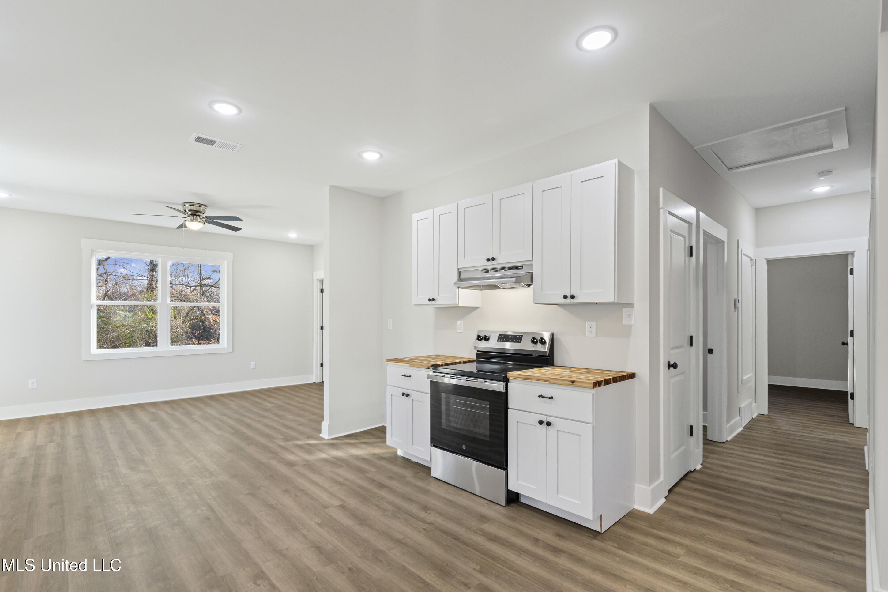 147 Crockett Road Senatobia, MS 38668 - Photo 6 of 22 Kitchen
