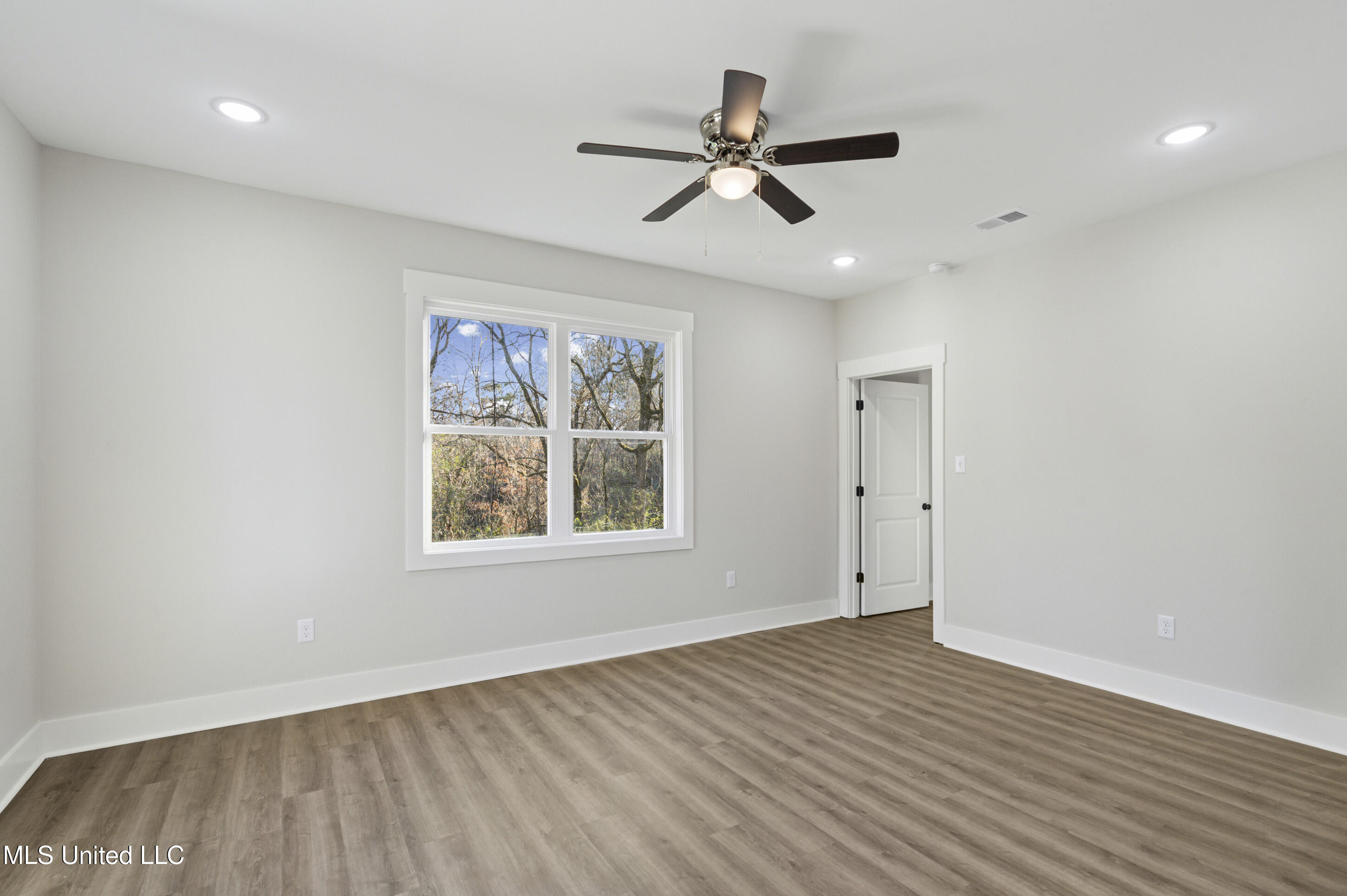 147 Crockett Road Senatobia, MS 38668 - Photo 8 of 22 Master Bedroom