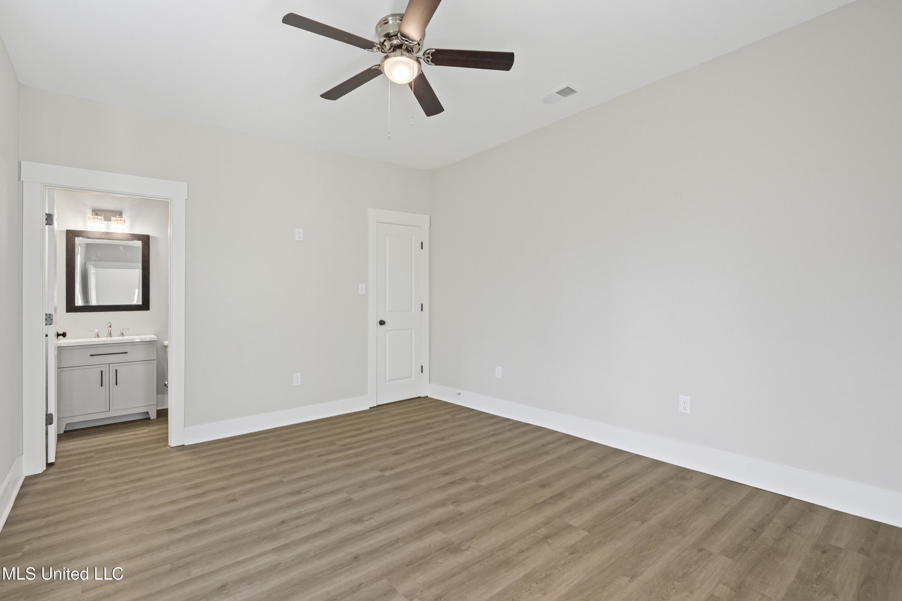 147 Crockett Road Senatobia, MS 38668 - Photo 9 of 22 Master Bedroom