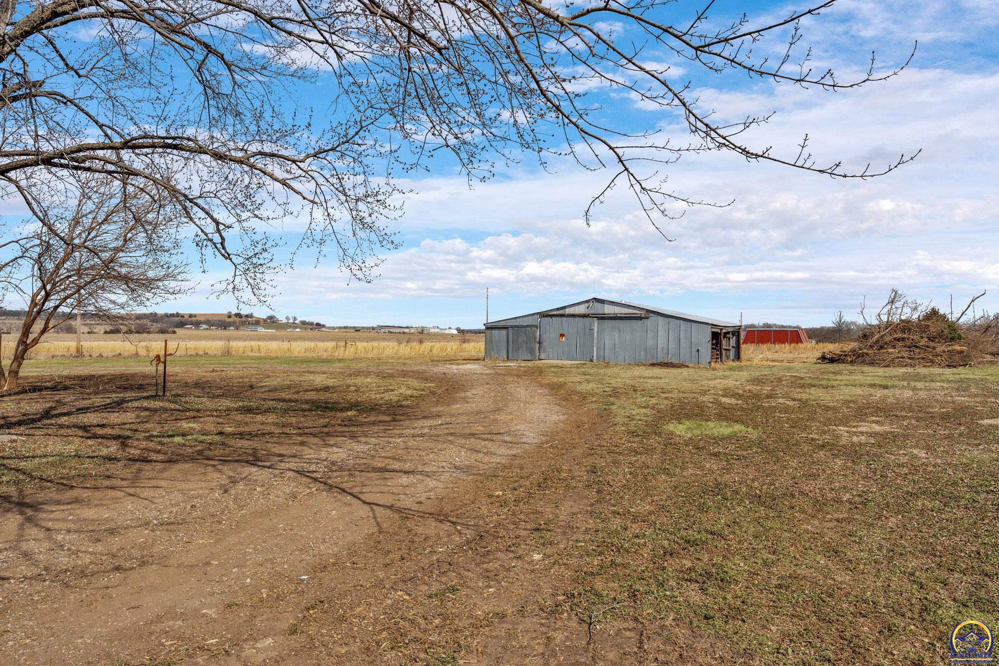 7724 Sherman Road Meriden, KS 66512 - Photo 4 of 23