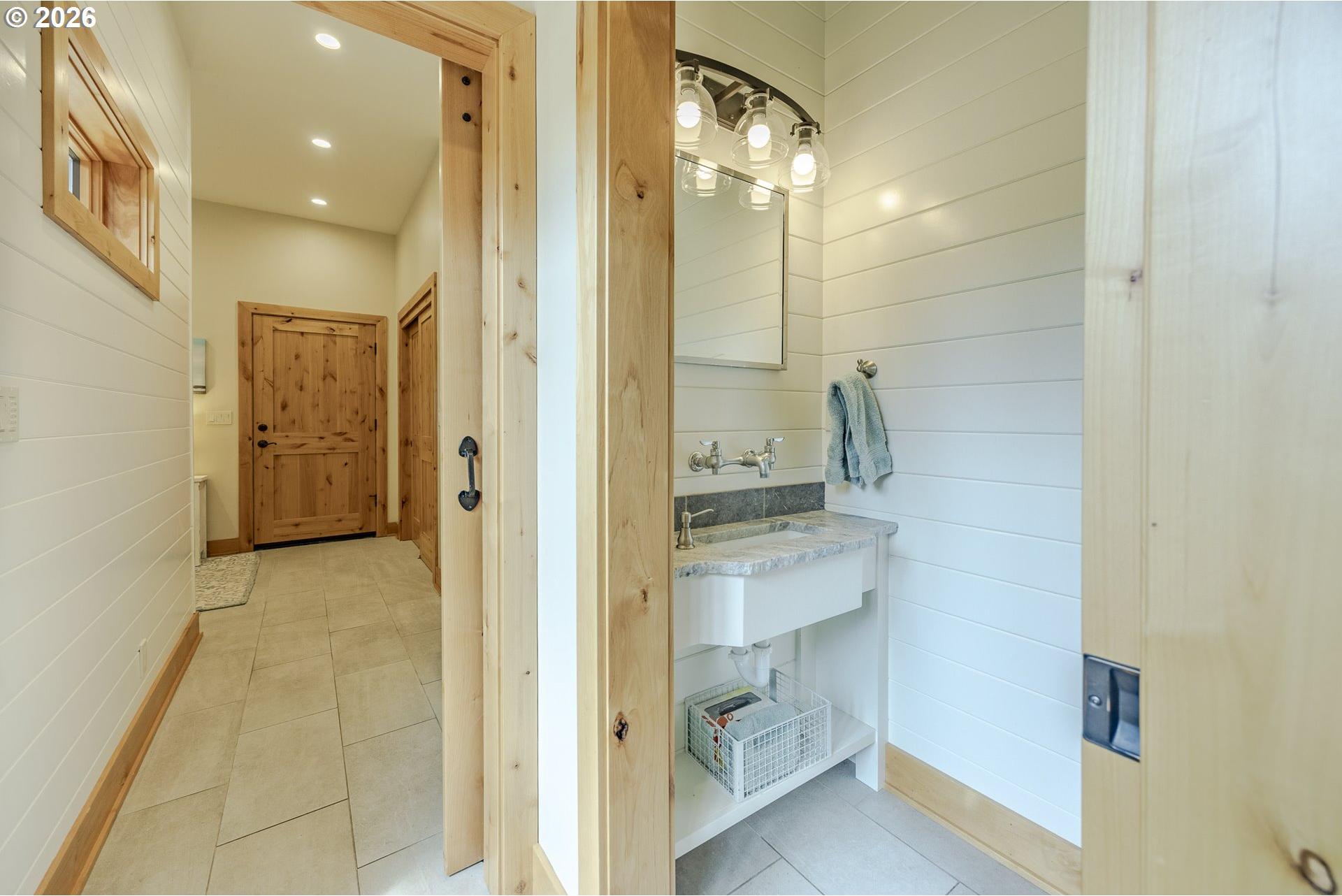 33883 Van Duyn Road Eugene, OR 97408 - Photo 39 of 48 Gallery Image 39