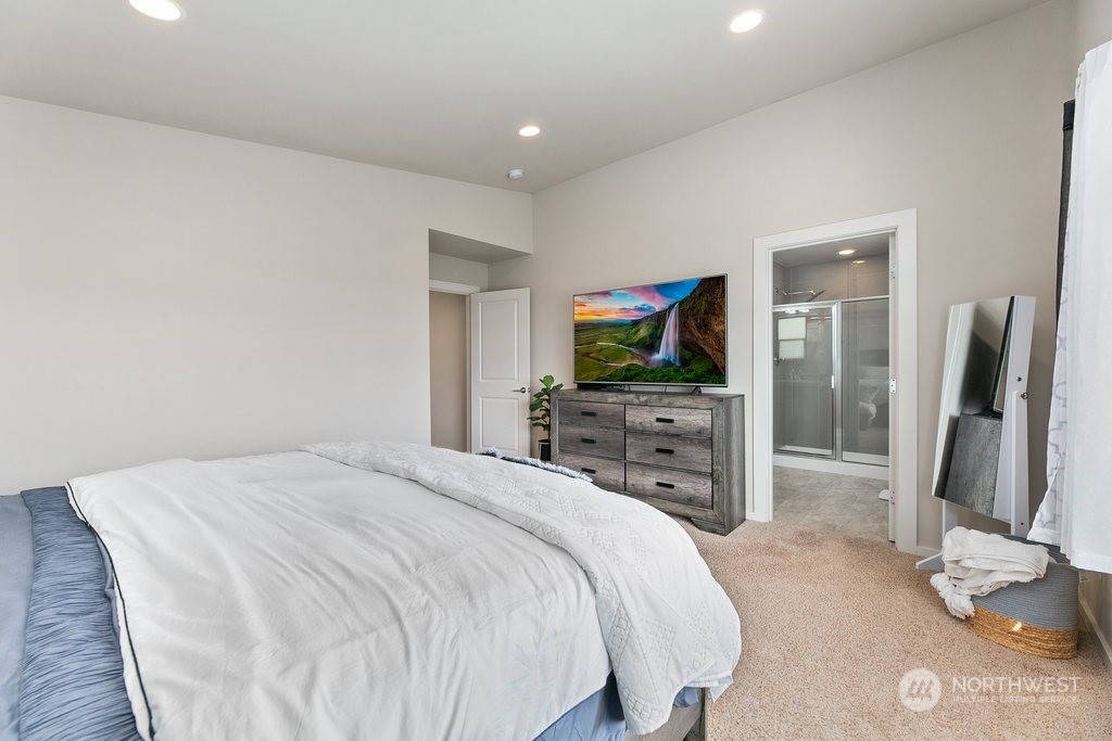 1074 Southwest 97th Street Seattle, WA 98106 - Photo 13 of 30