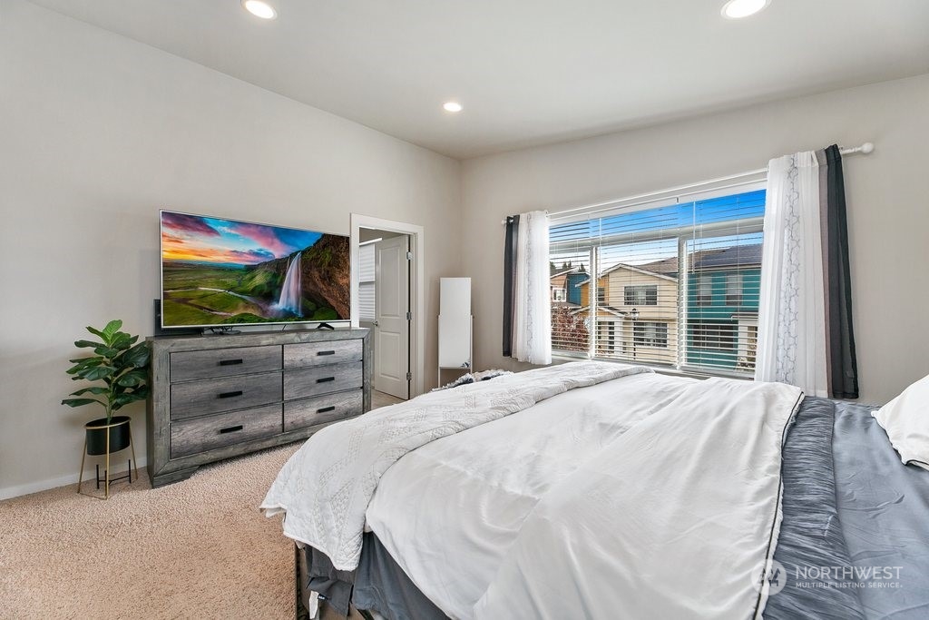 1074 Southwest 97th Street Seattle, WA 98106 - Photo 14 of 30