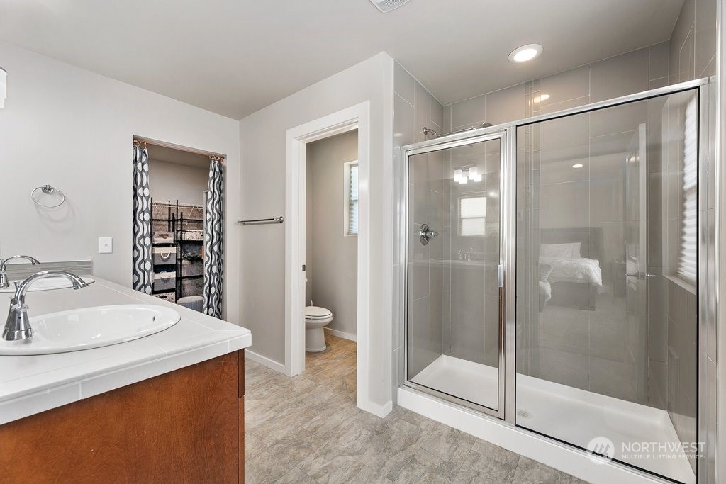 1074 Southwest 97th Street Seattle, WA 98106 - Photo 15 of 30