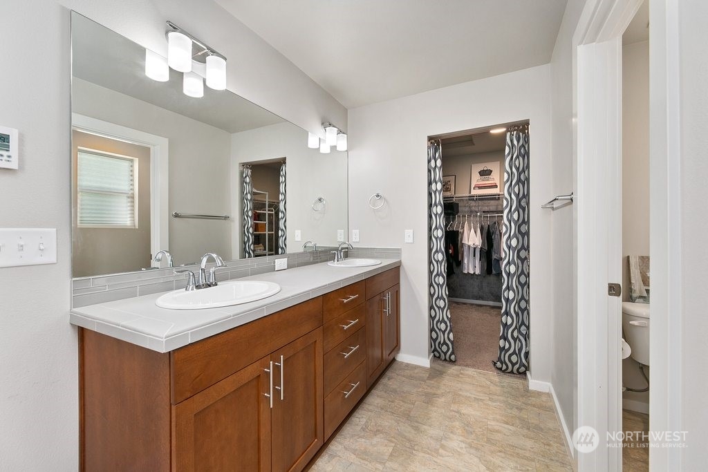 1074 Southwest 97th Street Seattle, WA 98106 - Photo 16 of 30