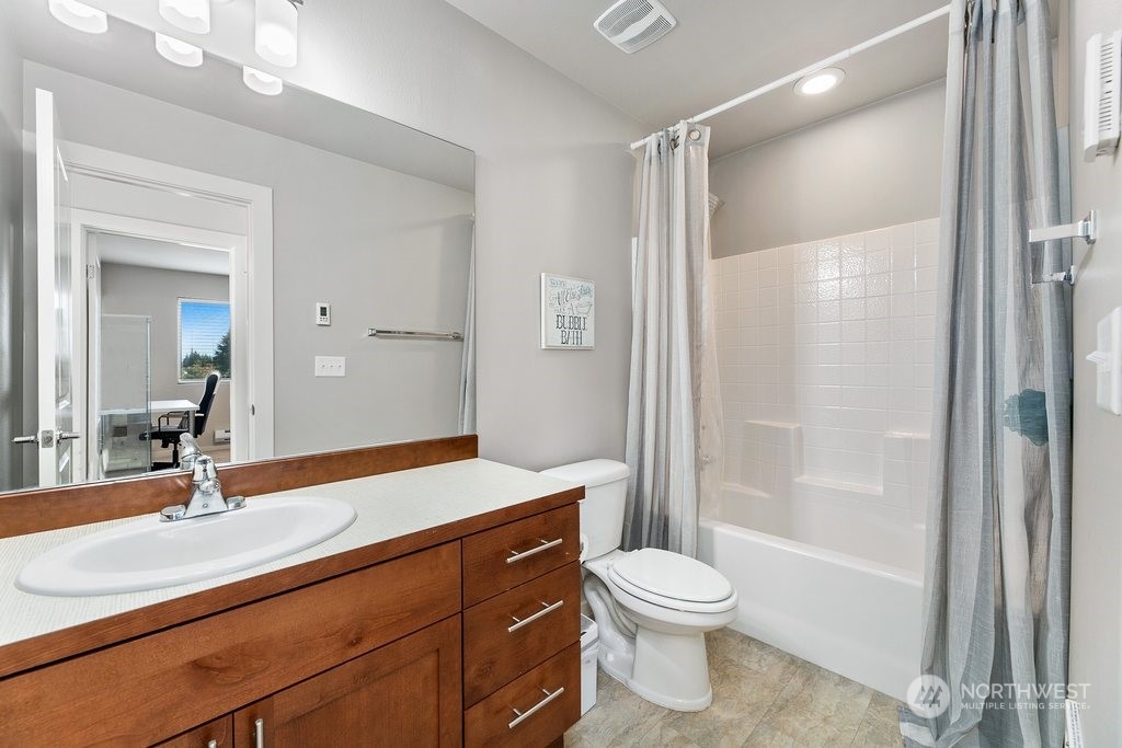 1074 Southwest 97th Street Seattle, WA 98106 - Photo 21 of 30