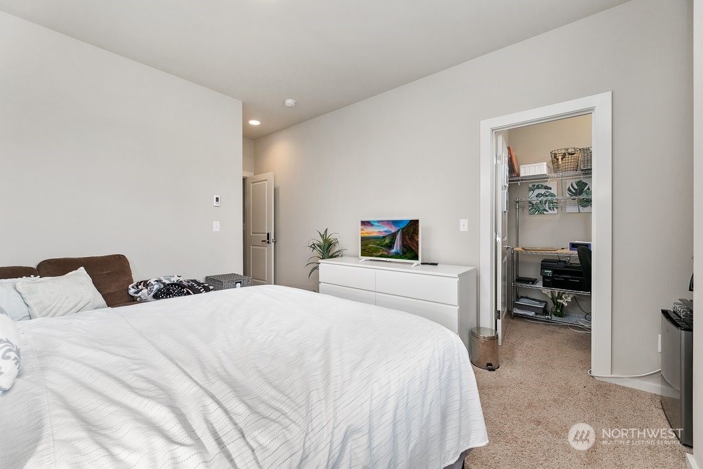 1074 Southwest 97th Street Seattle, WA 98106 - Photo 24 of 30