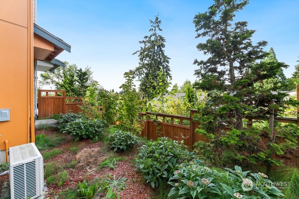 1074 Southwest 97th Street Seattle, WA 98106 - Photo 28 of 30