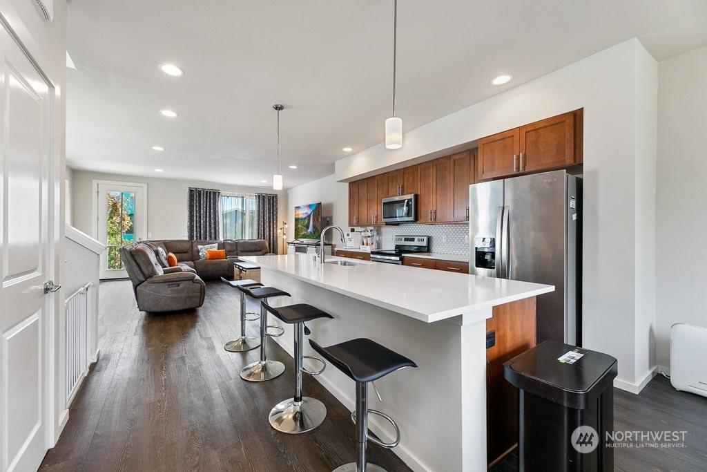 1074 Southwest 97th Street Seattle, WA 98106 - Photo 7 of 30