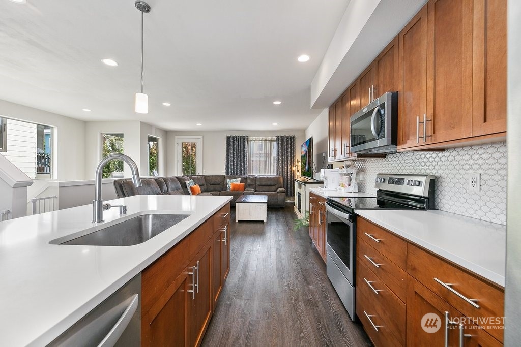 1074 Southwest 97th Street Seattle, WA 98106 - Photo 8 of 30