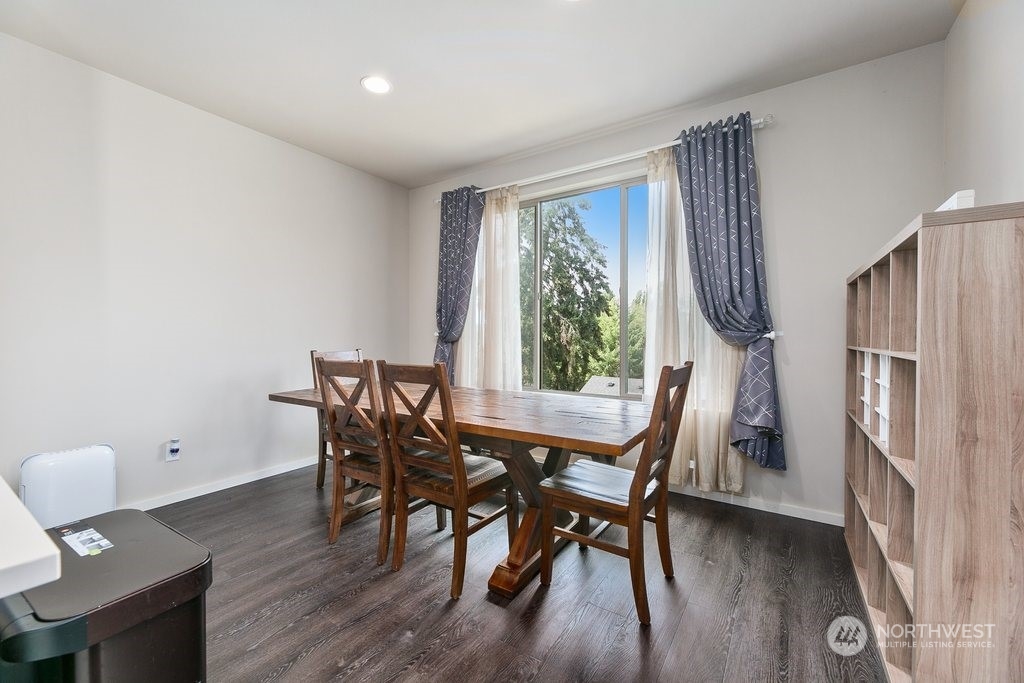 1074 Southwest 97th Street Seattle, WA 98106 - Photo 10 of 30