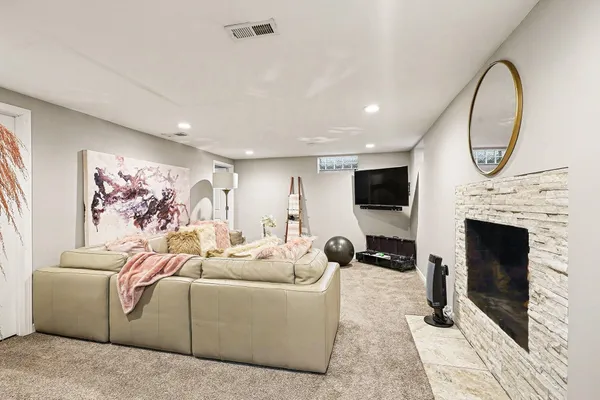 $400,000 | 4527 Lakeland Avenue North, Robbinsdale, MN 55422