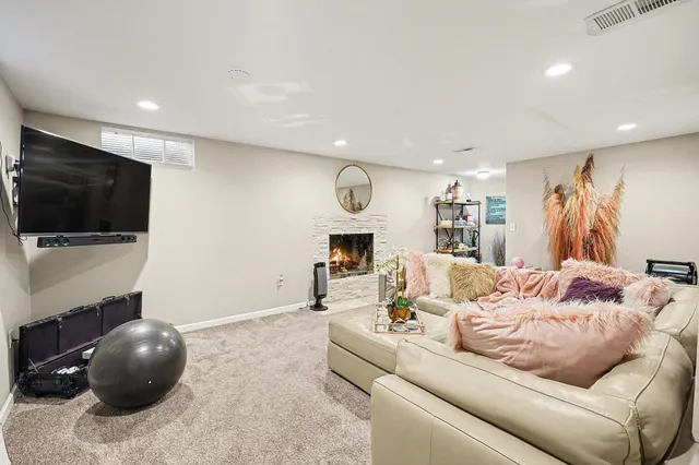 $400,000 | 4527 Lakeland Avenue North, Robbinsdale, MN 55422