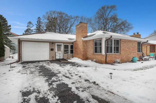 $400,000 | 4527 Lakeland Avenue North, Robbinsdale, MN 55422