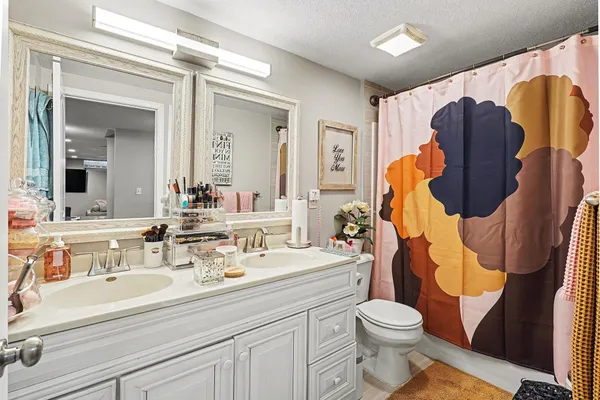 $400,000 | 4527 Lakeland Avenue North, Robbinsdale, MN 55422