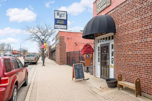 $400,000 | 4527 Lakeland Avenue North, Robbinsdale, MN 55422