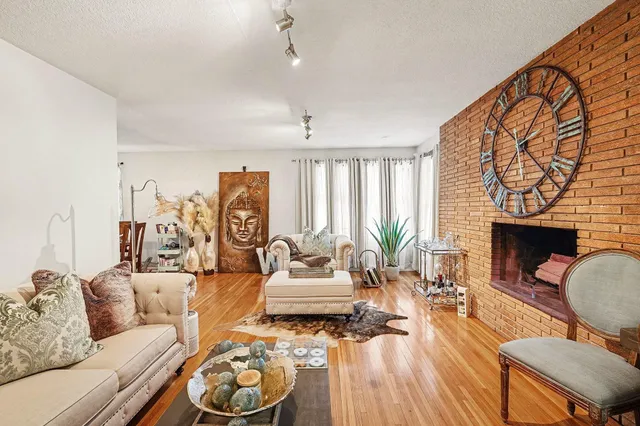 $400,000 | 4527 Lakeland Avenue North, Robbinsdale, MN 55422