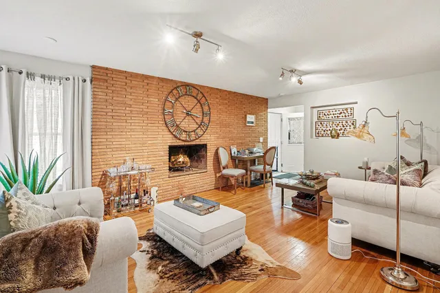 $400,000 | 4527 Lakeland Avenue North, Robbinsdale, MN 55422