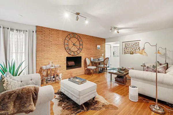 $400,000 | 4527 Lakeland Avenue North, Robbinsdale, MN 55422