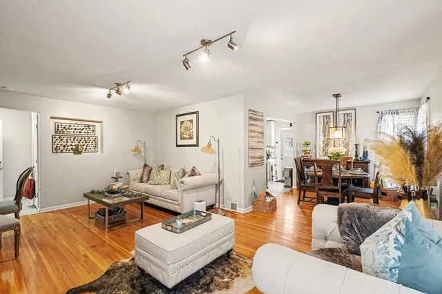 $400,000 | 4527 Lakeland Avenue North, Robbinsdale, MN 55422