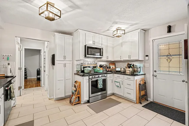 $400,000 | 4527 Lakeland Avenue North, Robbinsdale, MN 55422