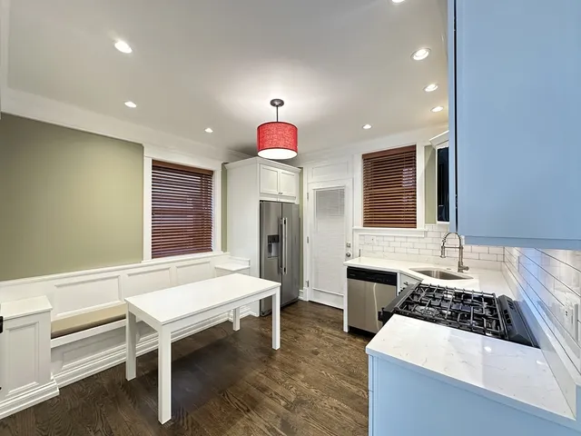 $3,795 | 1406 West Cornelia Avenue, Unit 1, Chicago, IL 60657