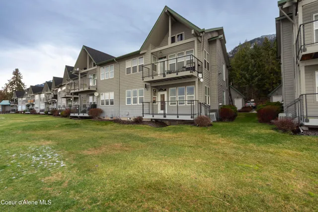 $629,000 | 46700 Highway 200, Unit 302, Hope, ID 83836