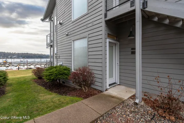 $629,000 | 46700 Highway 200, Unit 302, Hope, ID 83836