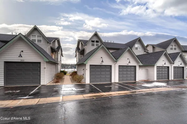 $629,000 | 46700 Highway 200, Unit 302, Hope, ID 83836