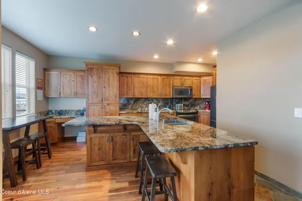 $629,000 | 46700 Highway 200, Unit 302, Hope, ID 83836