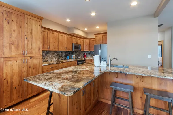$629,000 | 46700 Highway 200, Unit 302, Hope, ID 83836