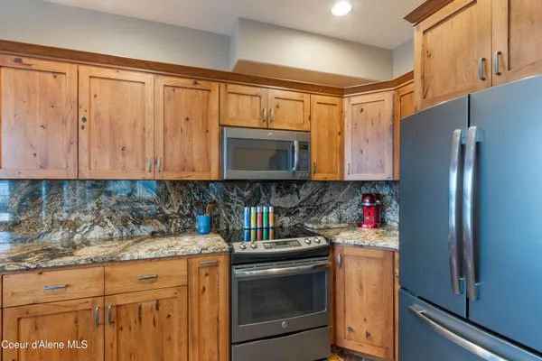 $629,000 | 46700 Highway 200, Unit 302, Hope, ID 83836