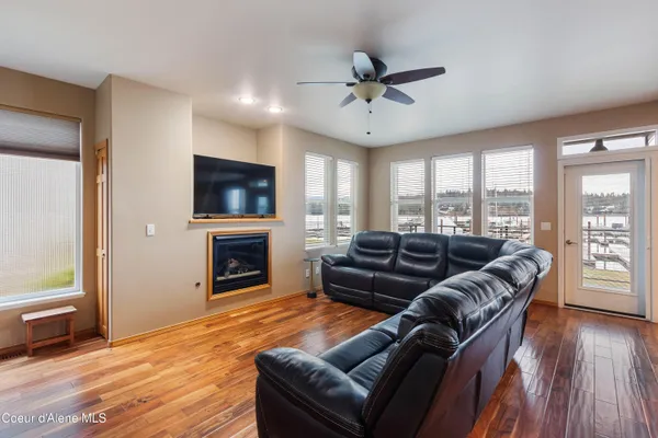 $629,000 | 46700 Highway 200, Unit 302, Hope, ID 83836