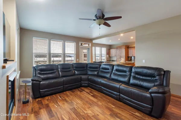 $629,000 | 46700 Highway 200, Unit 302, Hope, ID 83836